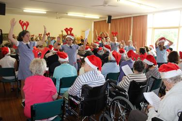 Link to Intergenerational Choir brings joy to residents and students article